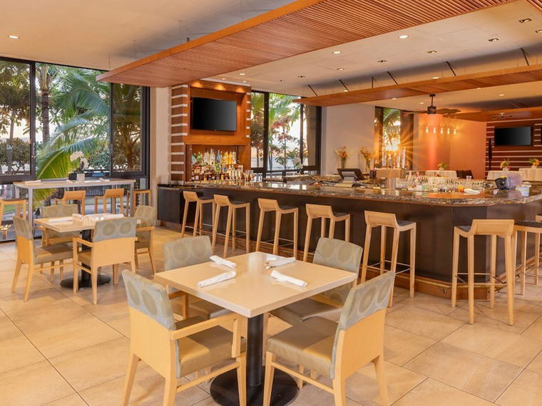 Kuhio Beach Grill, Honolulu, United States