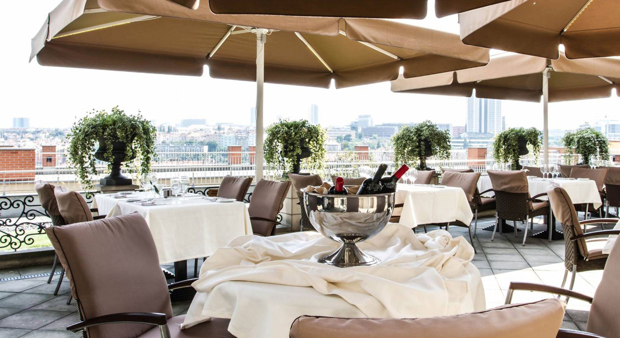 Le Palais, Restaurant in Prague