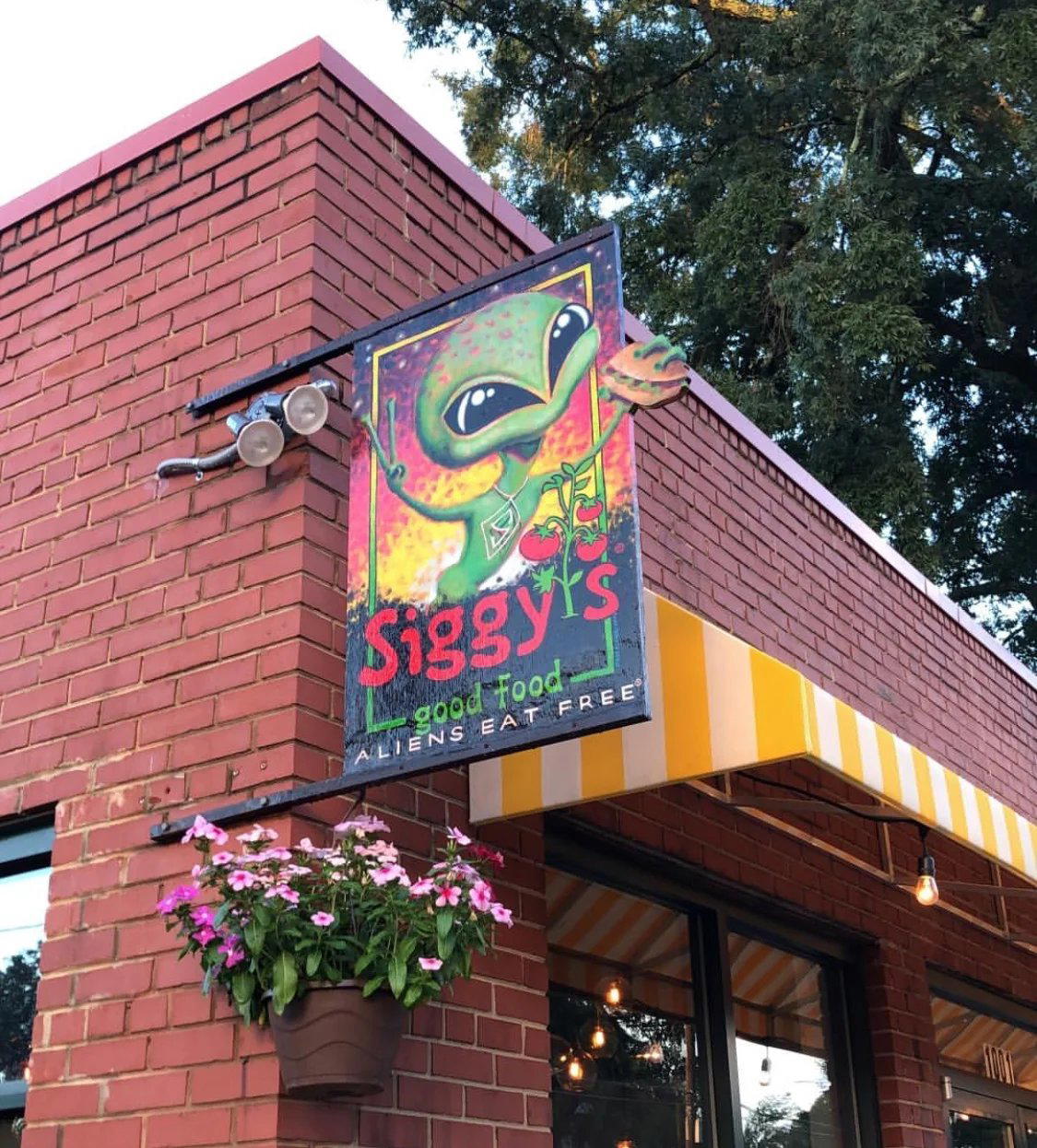 Siggy's Good Food restaurant in New York City, United States