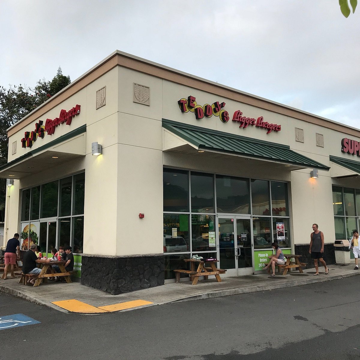 Teddy's Bigger Burgers restaurant in Kaneohe, United States