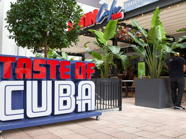 Latin Cafe 2000 - Brickell, Miami, United States