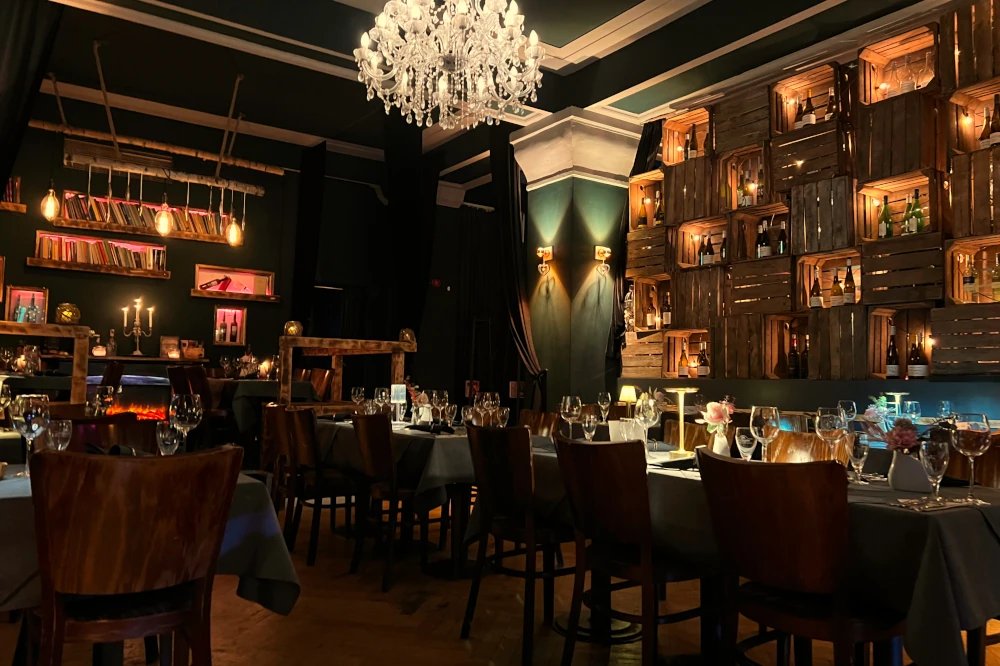 Vorwerck Restaurant - Dine & Show, Berlin, Germany