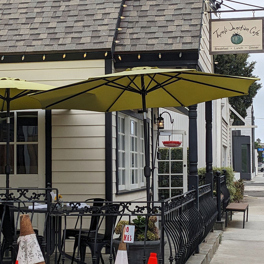 Bee's Knees Southern Kitchen, Restaurant in Newport Beach