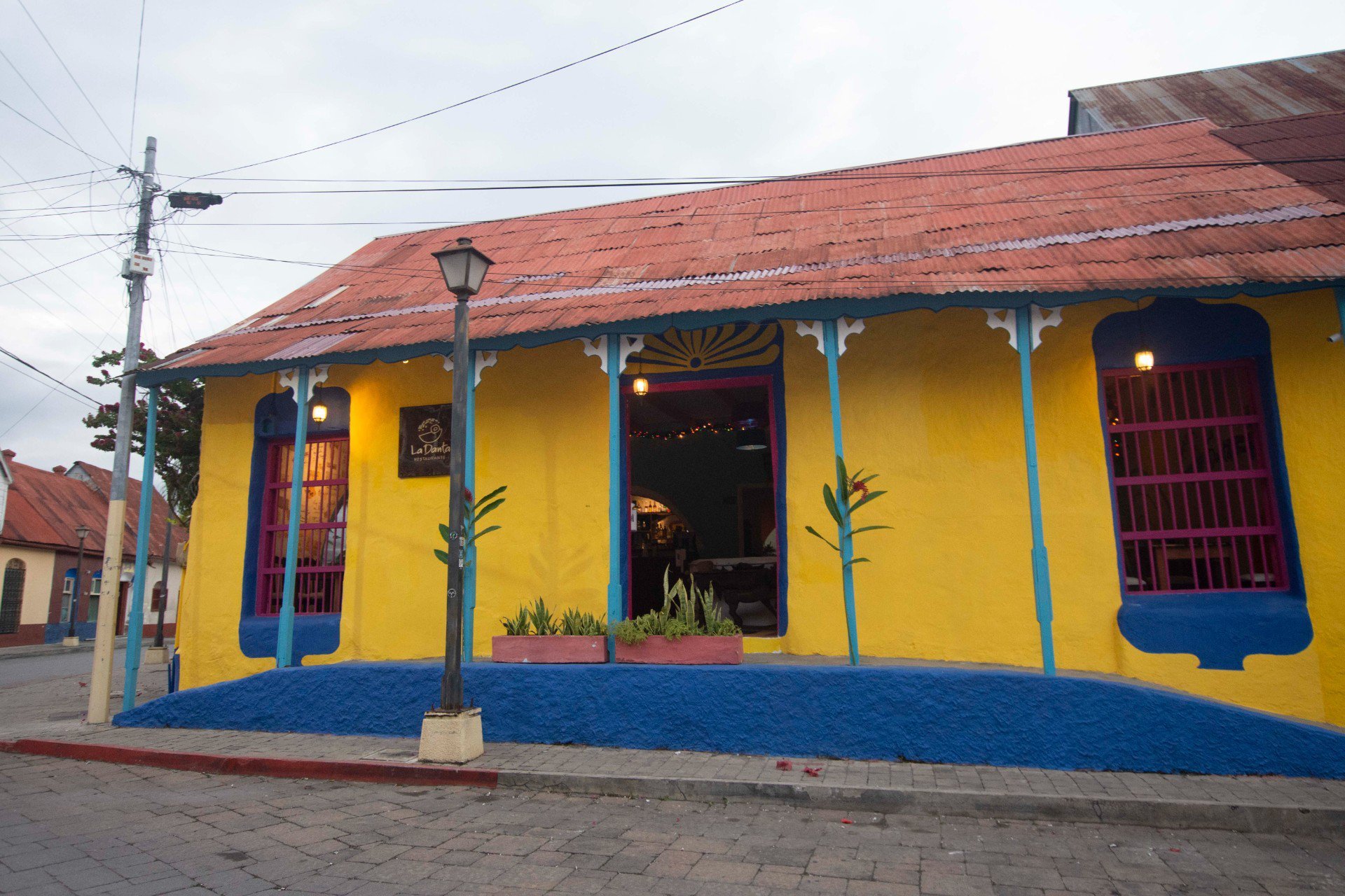 Restaurante La Danta, Restaurant in Flores