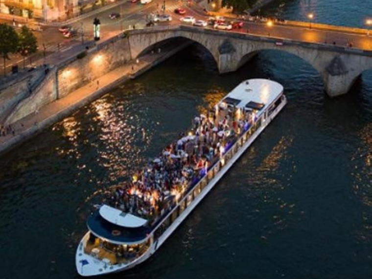 Le Diamant Bleu - Dîner Croisière, Paris, France