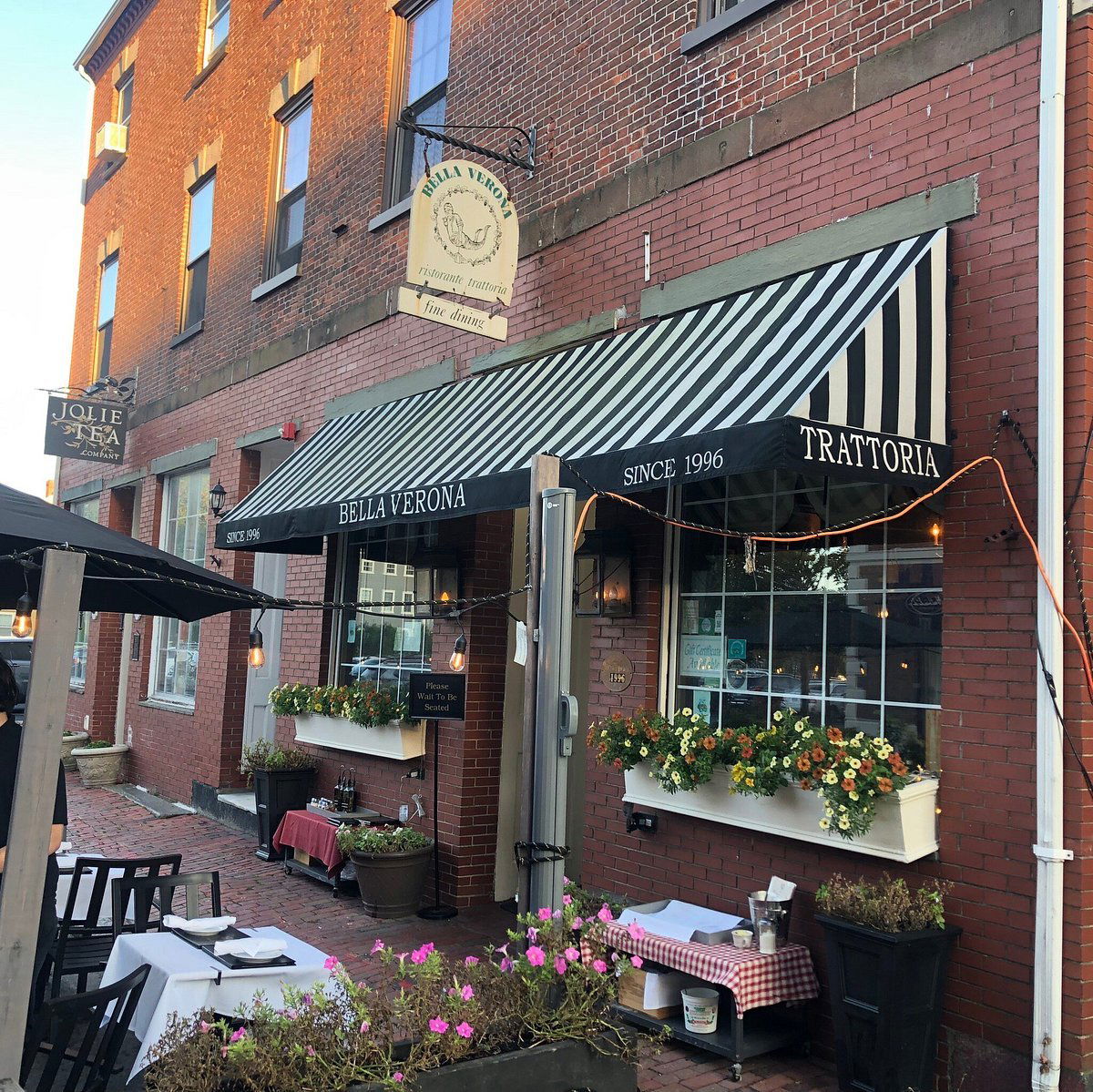 Bella Verona, Restaurant in Salem