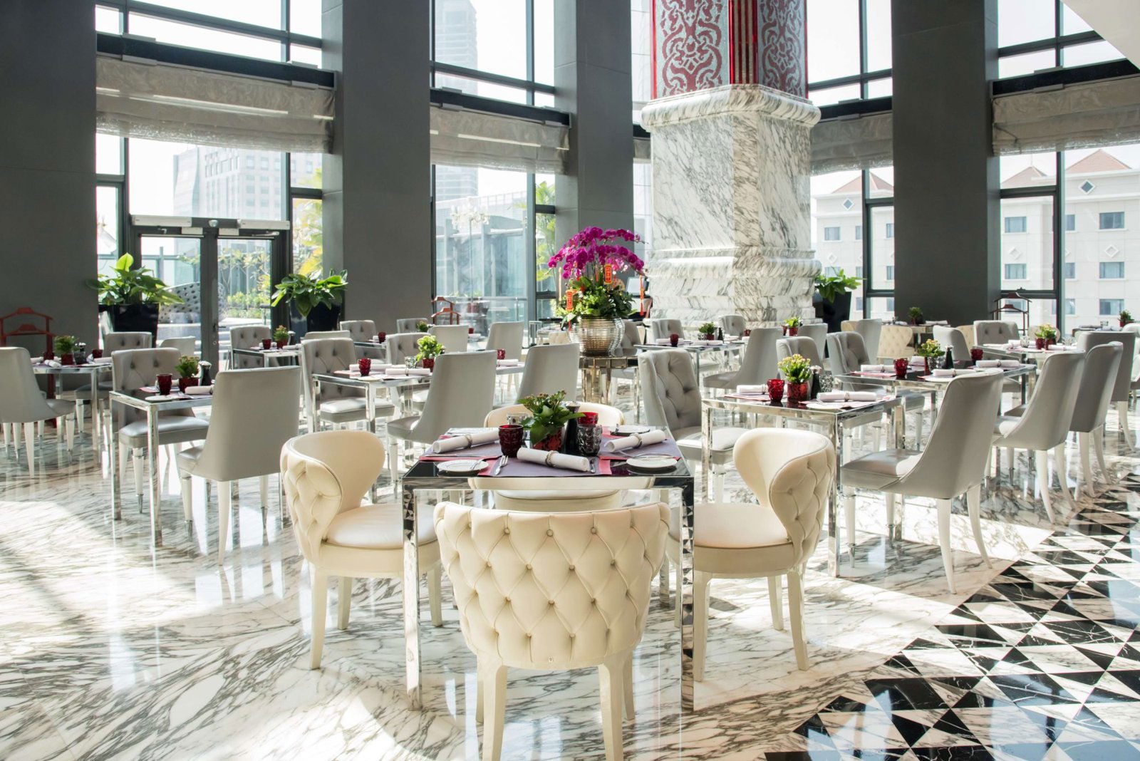 Café Cardinal, Restaurant in Ho Chi Minh City