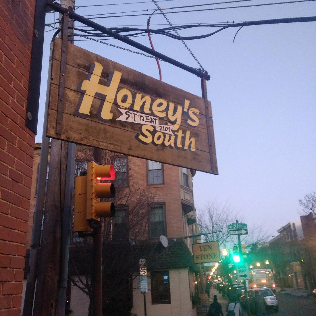 Honey's Sit 'n Eat restaurant in Philadelphia, United States