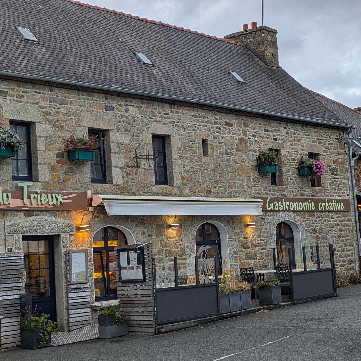 Auberge du Trieux restaurant in Lezardrieux, France