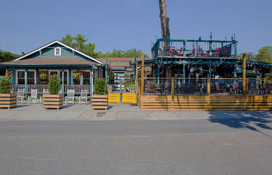 Tubby's Tank House restaurant in Thunderbolt, United States