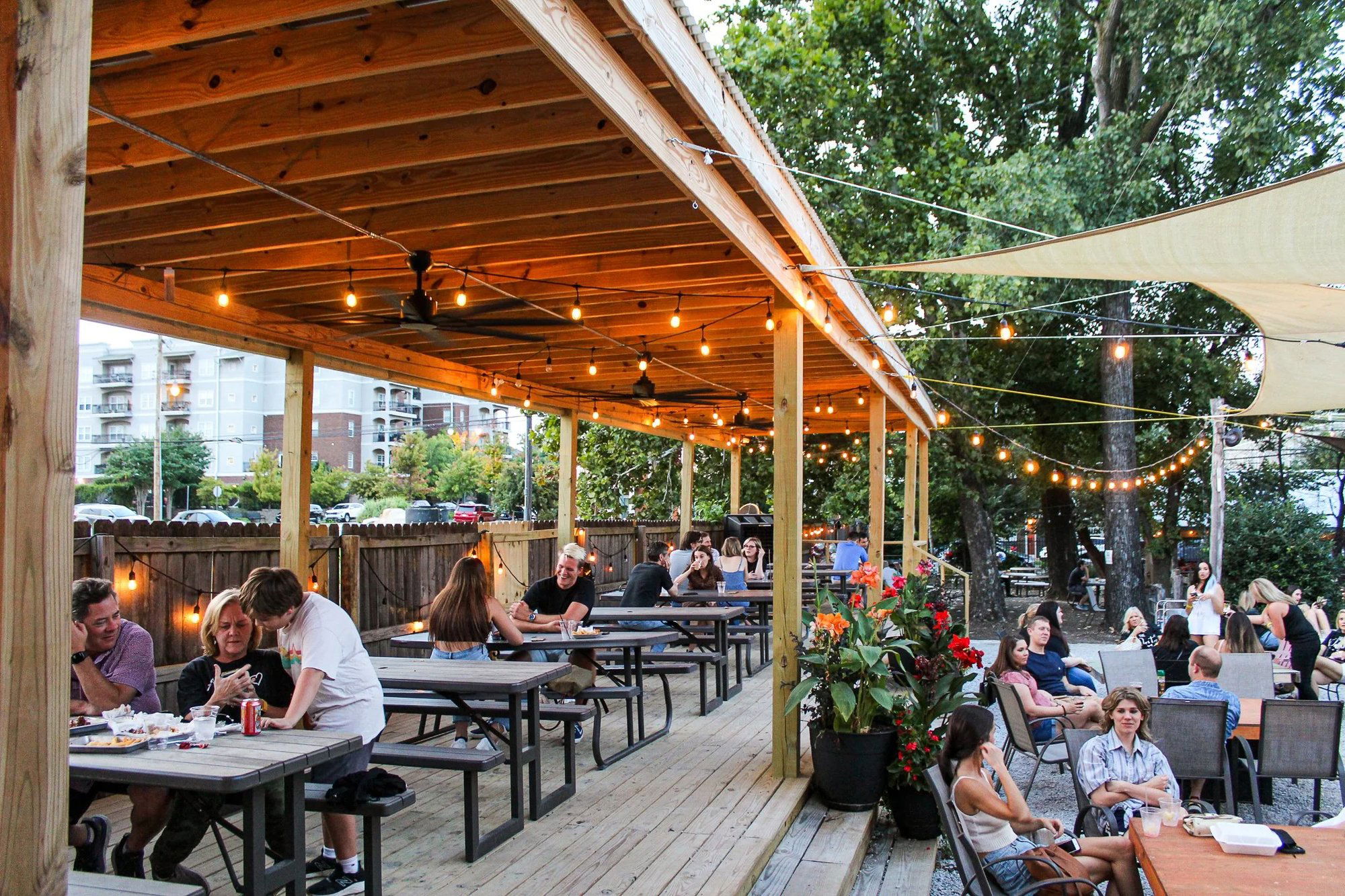 Loflin Yard, Restaurant in Memphis
