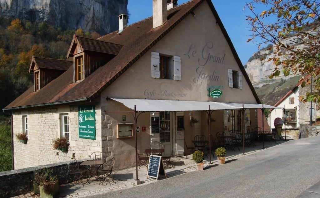 LE GRAND JARDIN restaurant in Baume Les Messieurs, France