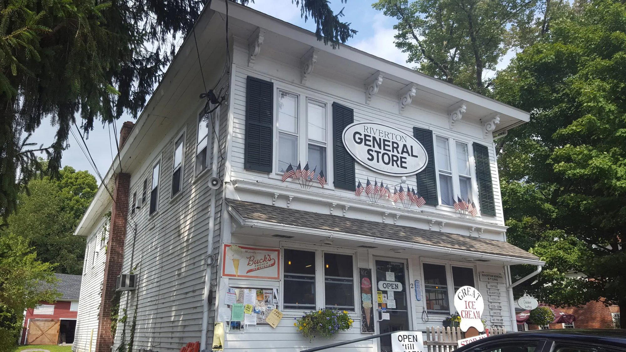 Riverton general store restaurant in Riverton