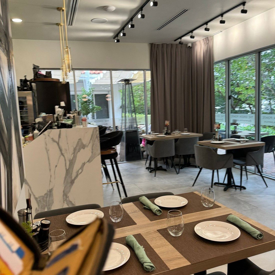 The Green Pointe, Restaurant in Aventura