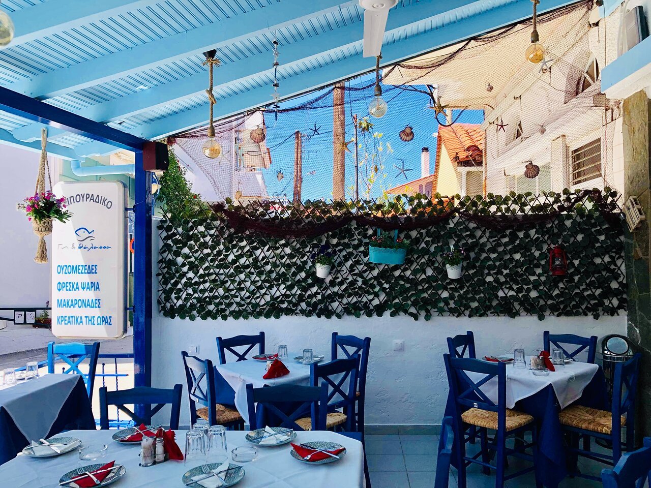 Tsipouradiko restaurant in Fira, Greece