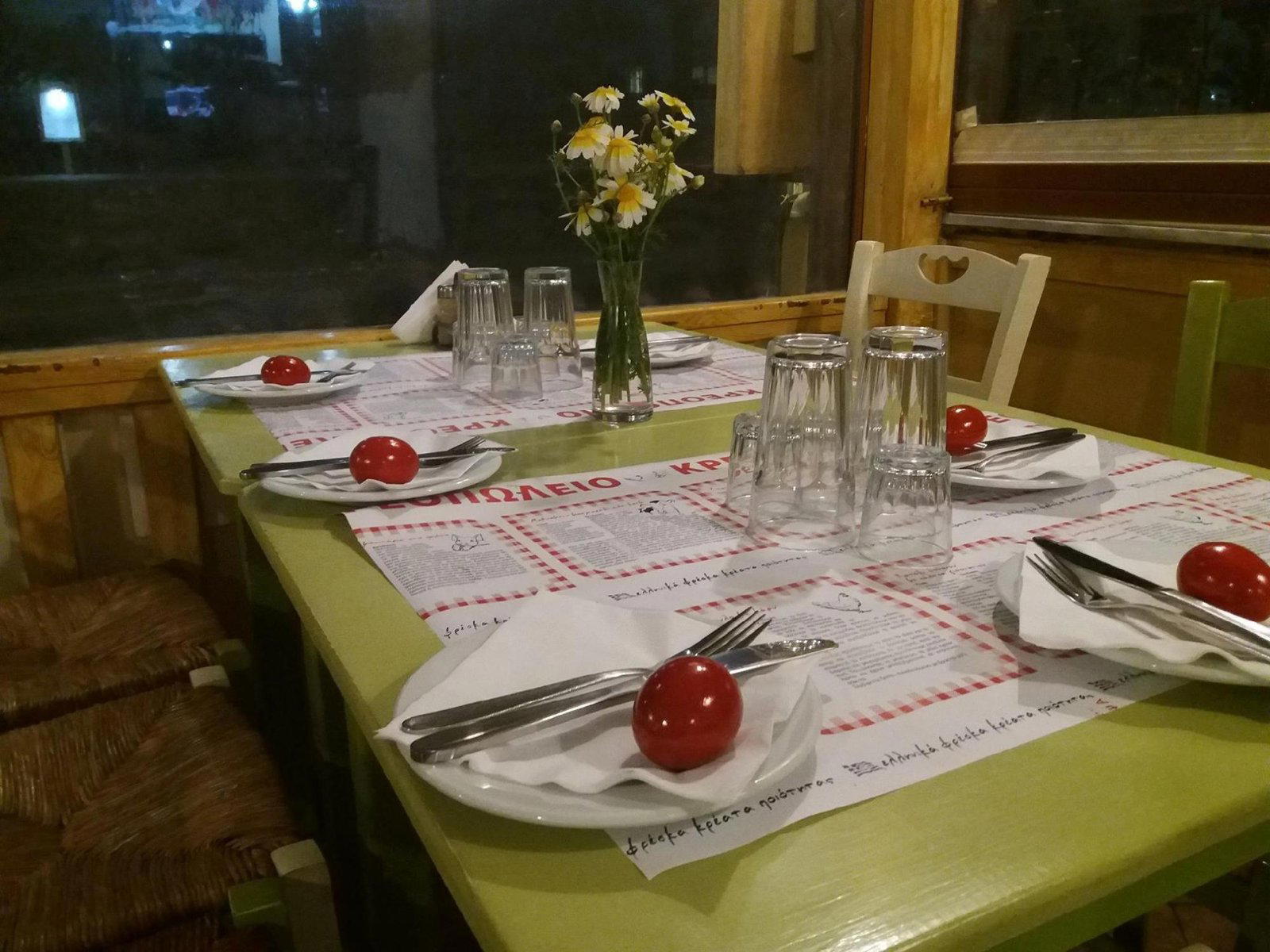 Tsipouradiko restaurant in Fira, Greece