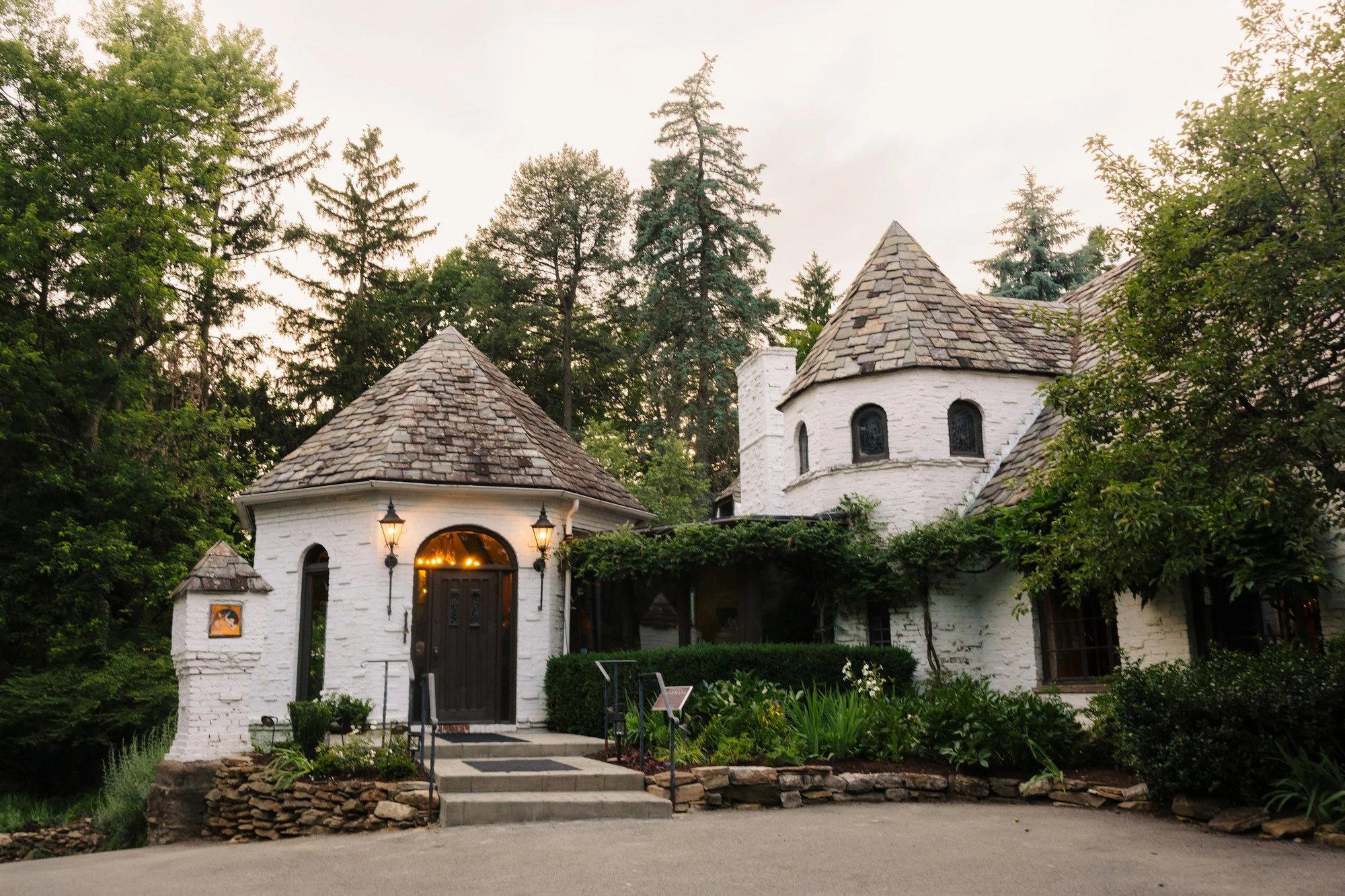 Hyeholde Restaurant restaurant in Coraopolis, United States