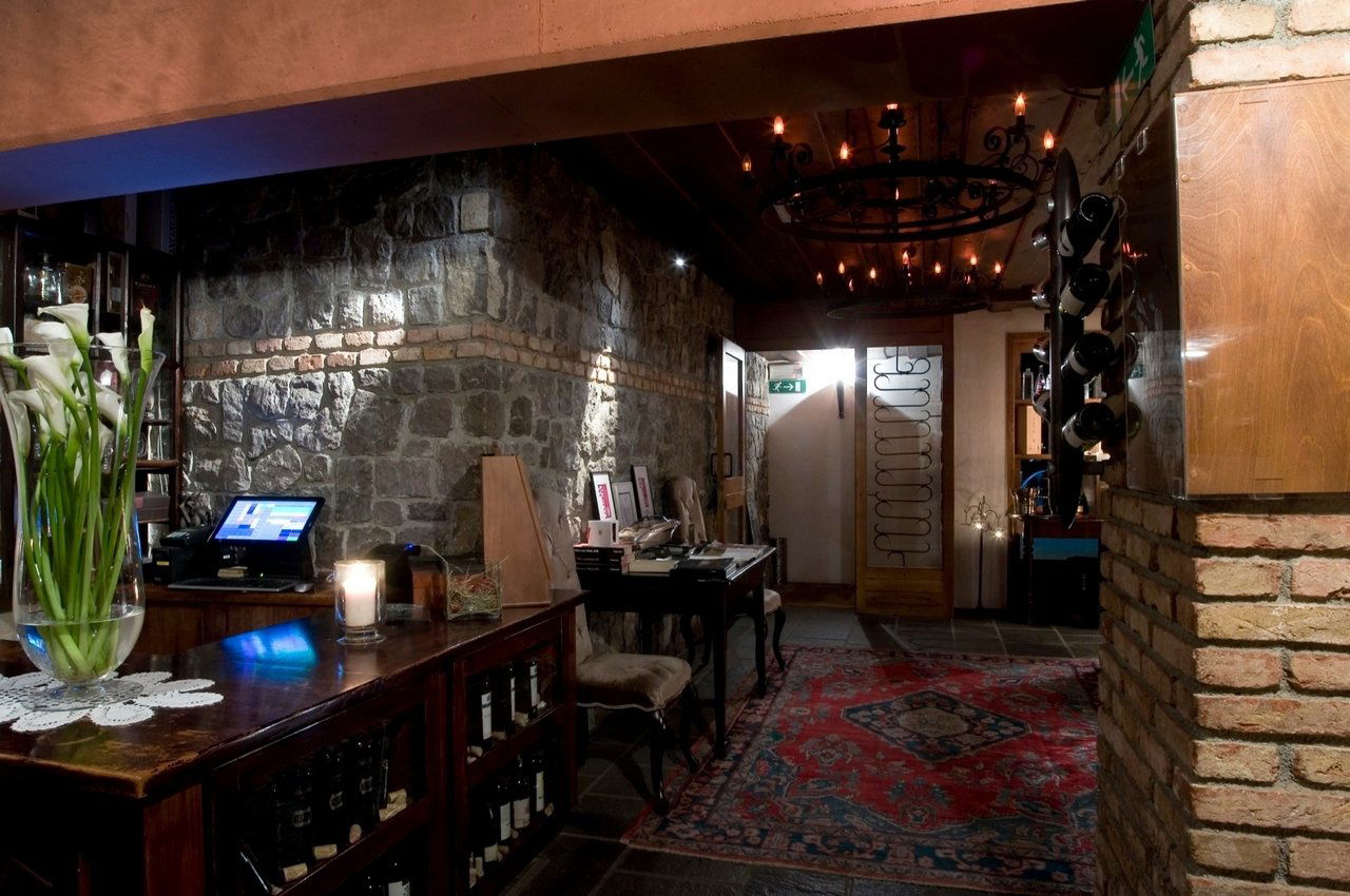 Dvorec Zemono, Restaurant in Vipava