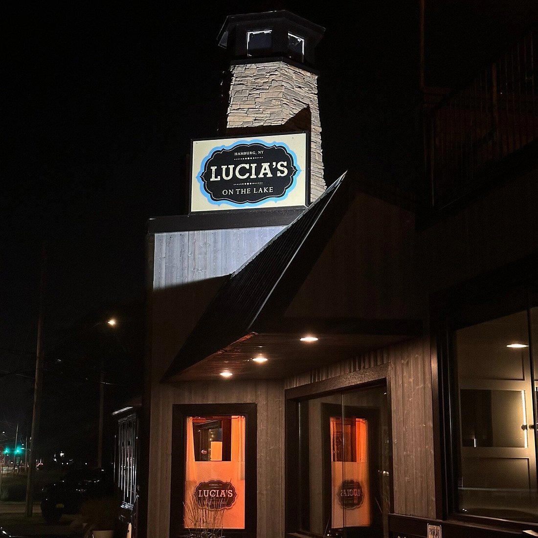 Lucia's On The Lake restaurant in Hamburg
