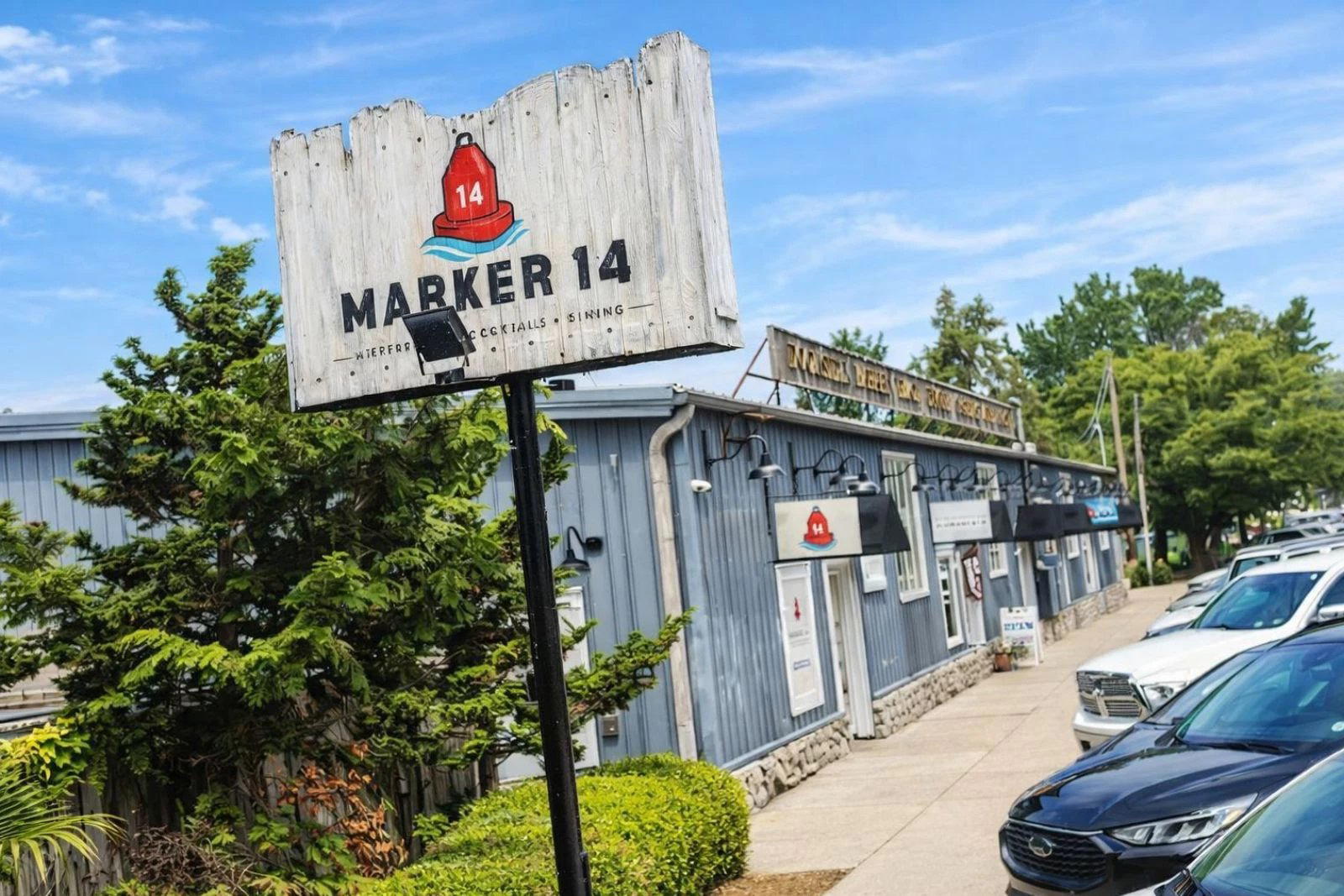 Marker 14 restaurant in Saugatuck, United States