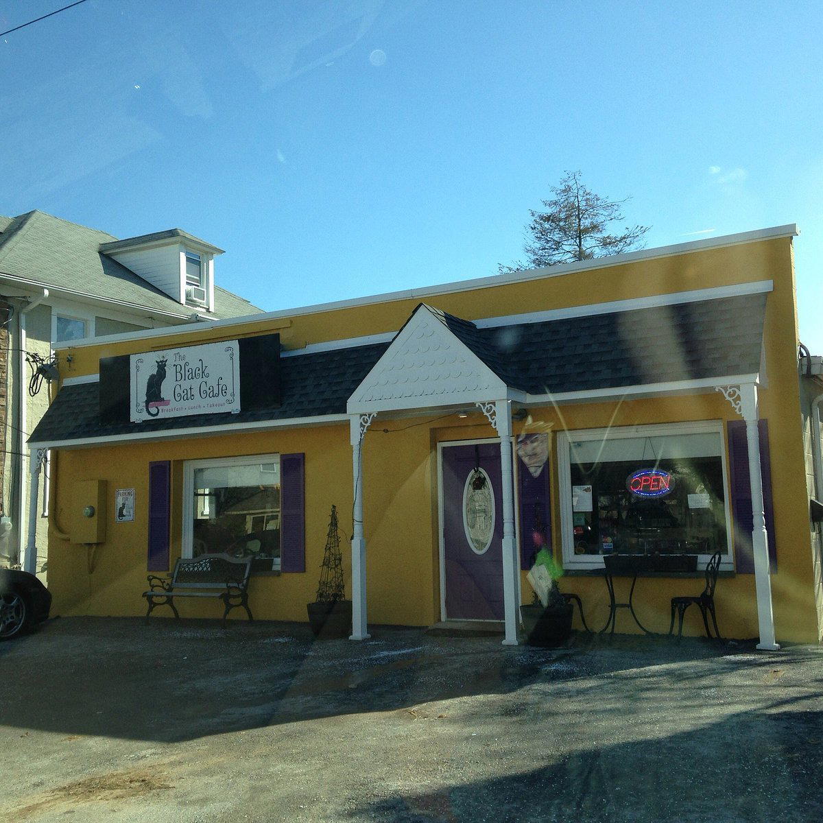The Black Cat Cafe restaurant in Devon, United States
