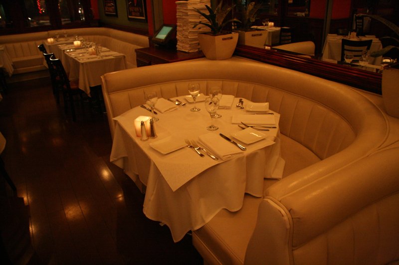 Le Petit Restaurant, Restaurant in Sherman Oaks