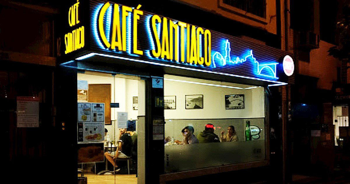 Café Santiago restaurant in Porto, Portugal