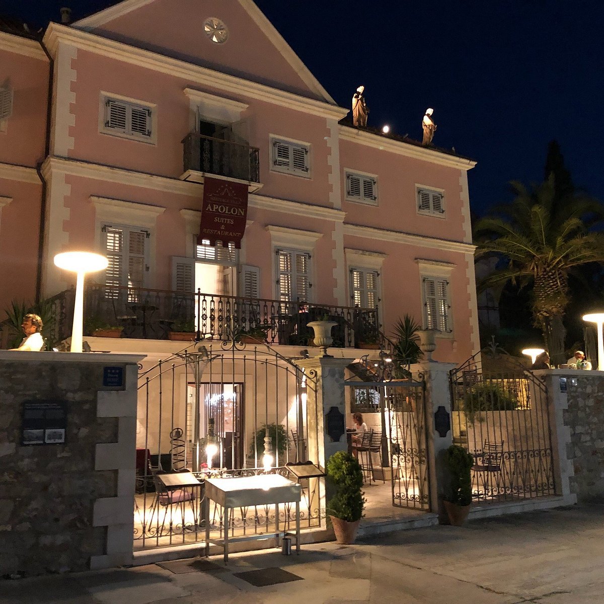 Apolon Restaurant