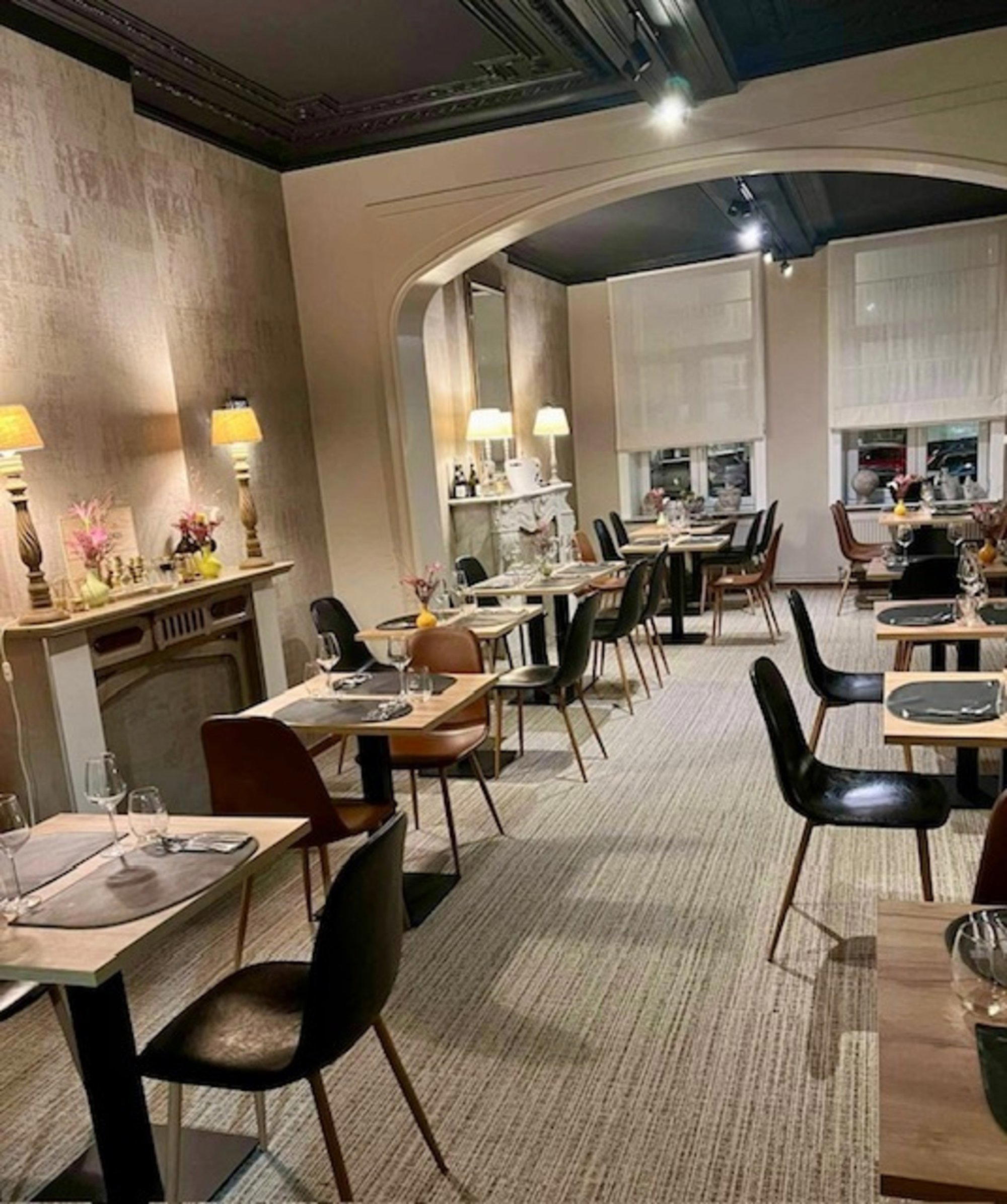Plaisir dit vin restaurant in Leuze En Hainaut, Belgium