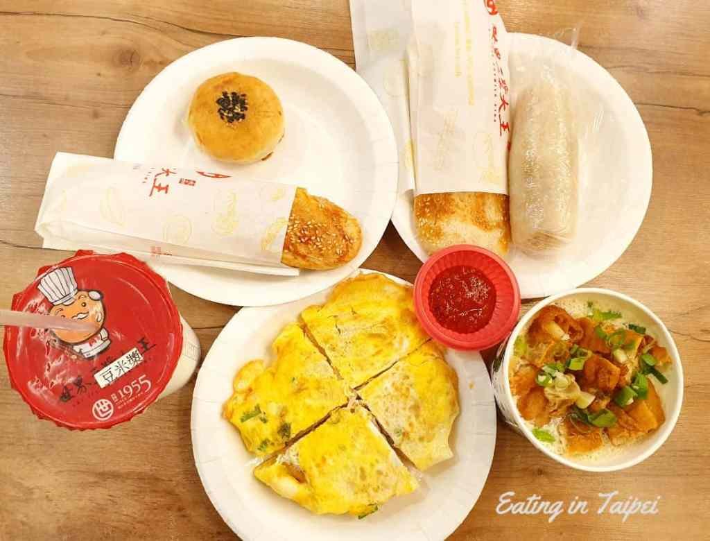 Yong He Soy Milk King (永和豆漿大王) restaurant in Taipei, Taiwan