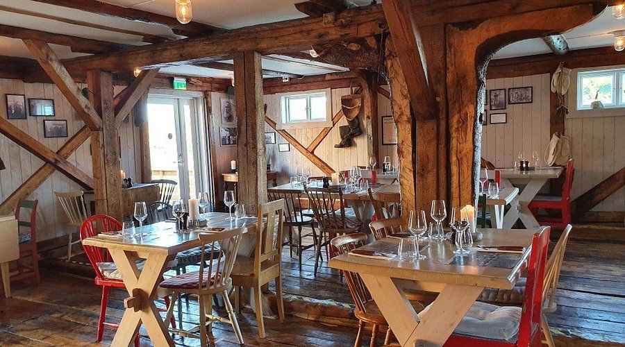 Underhuset Restaurant, Restaurant in Reine
