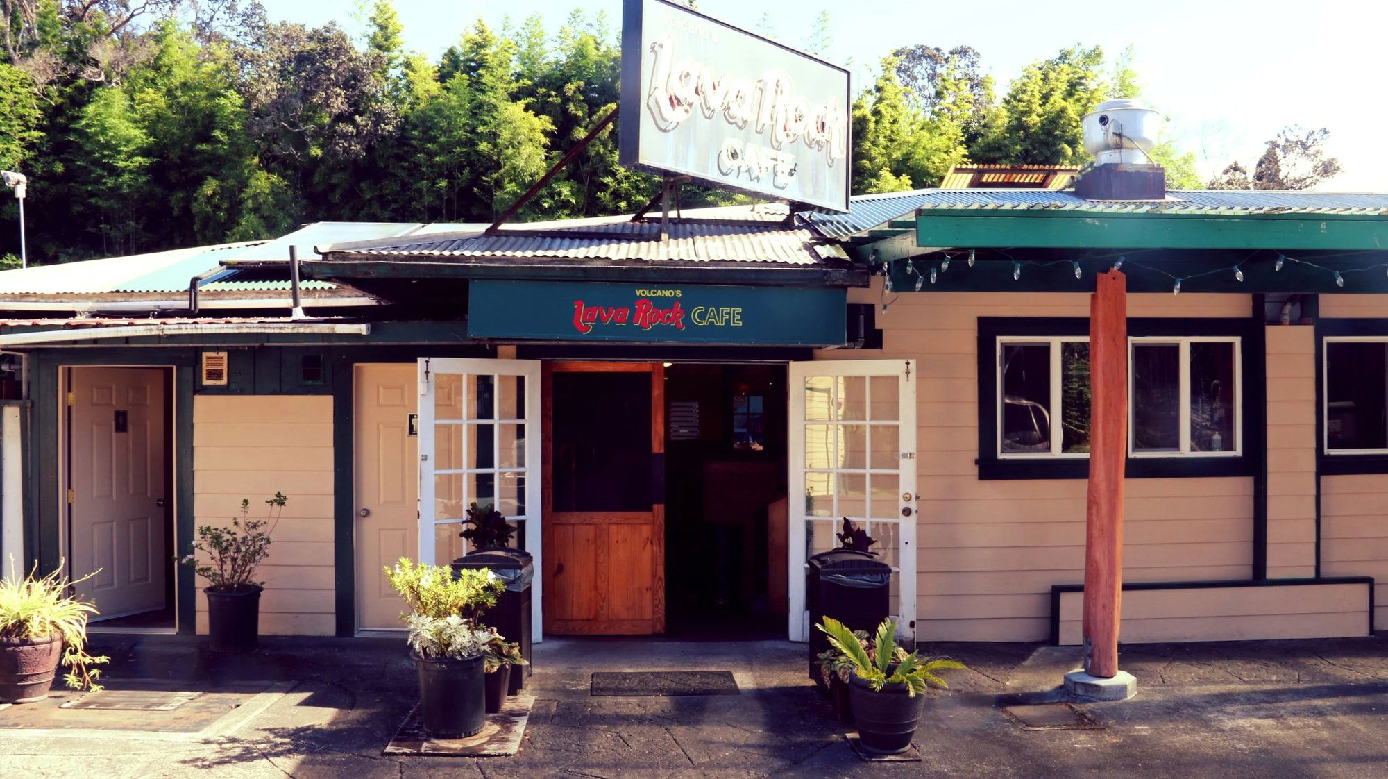 Lava Rock Cafe, Restaurant in Hilo