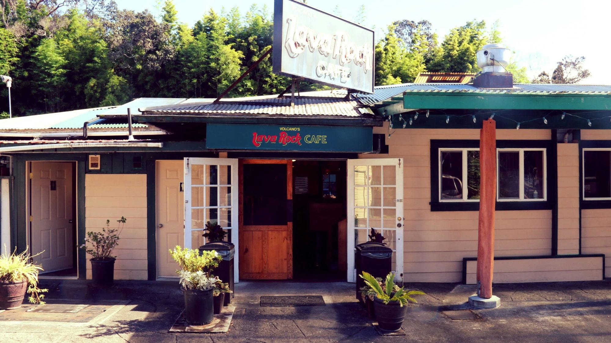 Lava Rock Cafe restaurant in Hilo