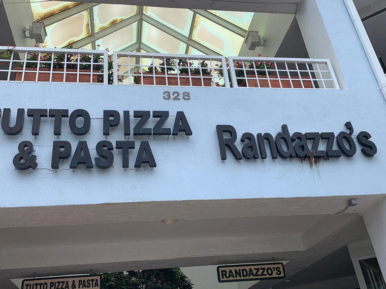 Tutto Pizza & Pasta, Key Biscayne, United States