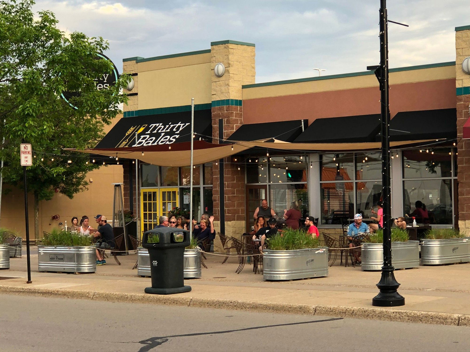 Thirty Bales, Restaurant in Hopkins
