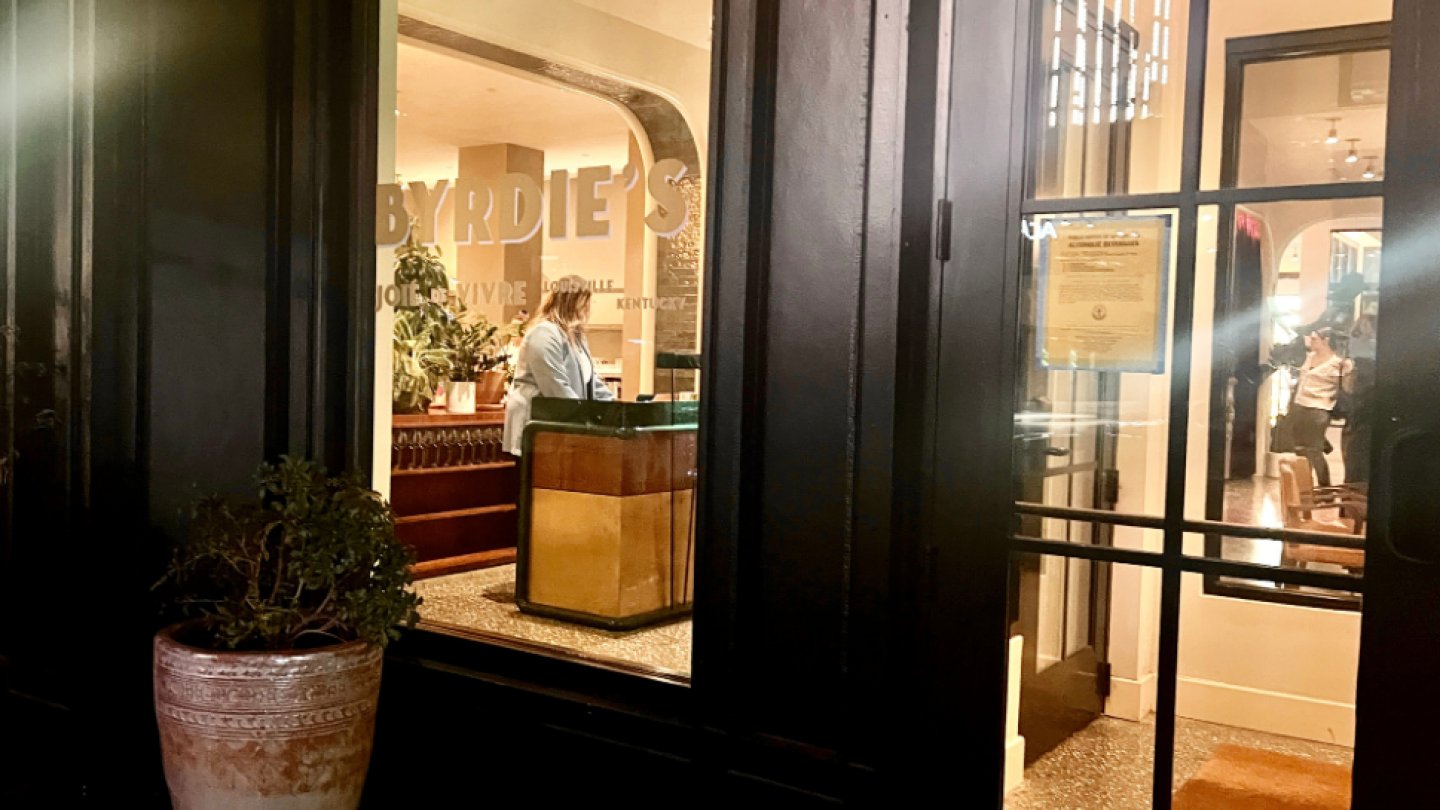 Byrdie's restaurant in Louisville, United States