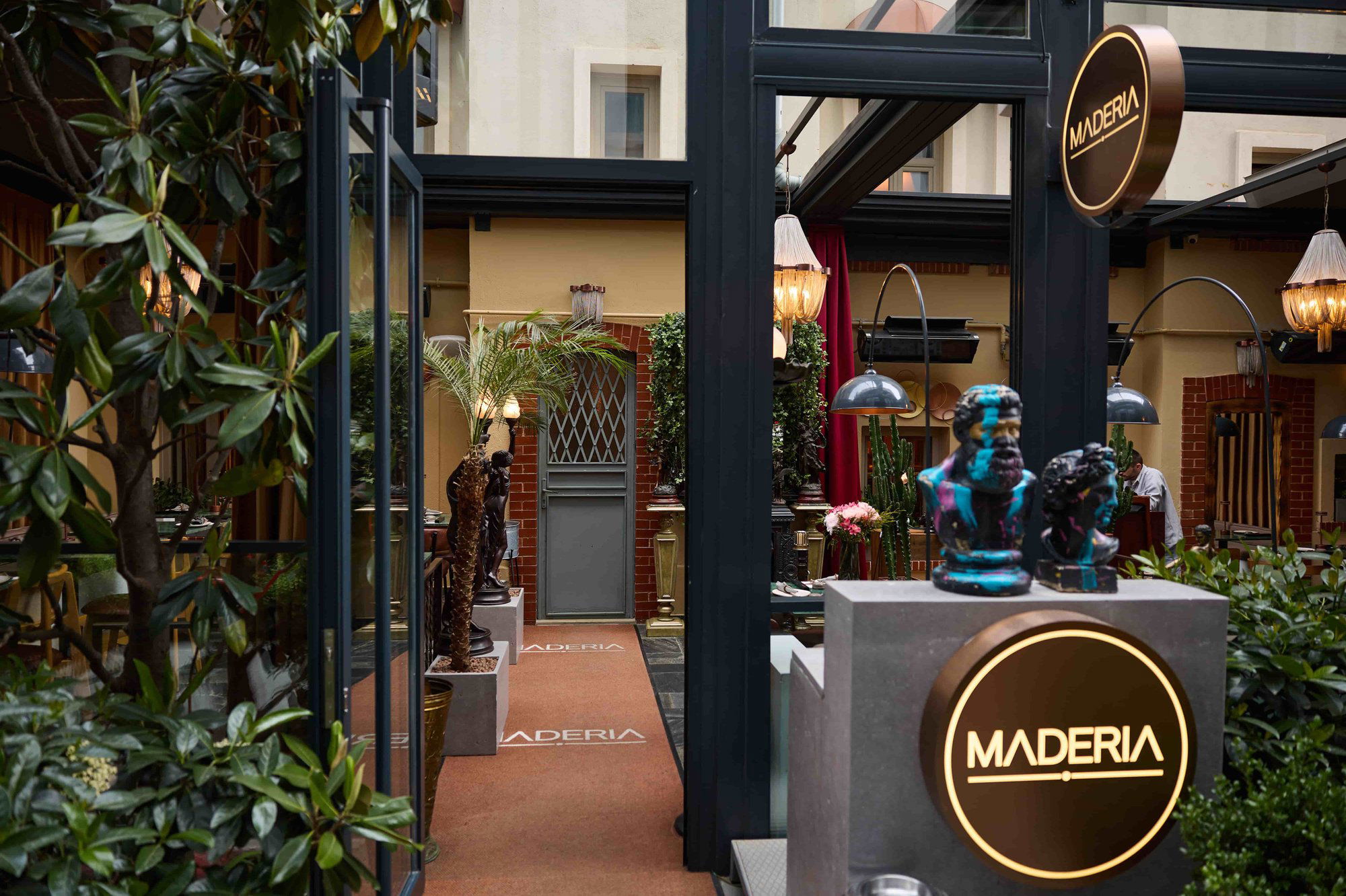Maderia Sushi Bar, Restaurant in Istanbul