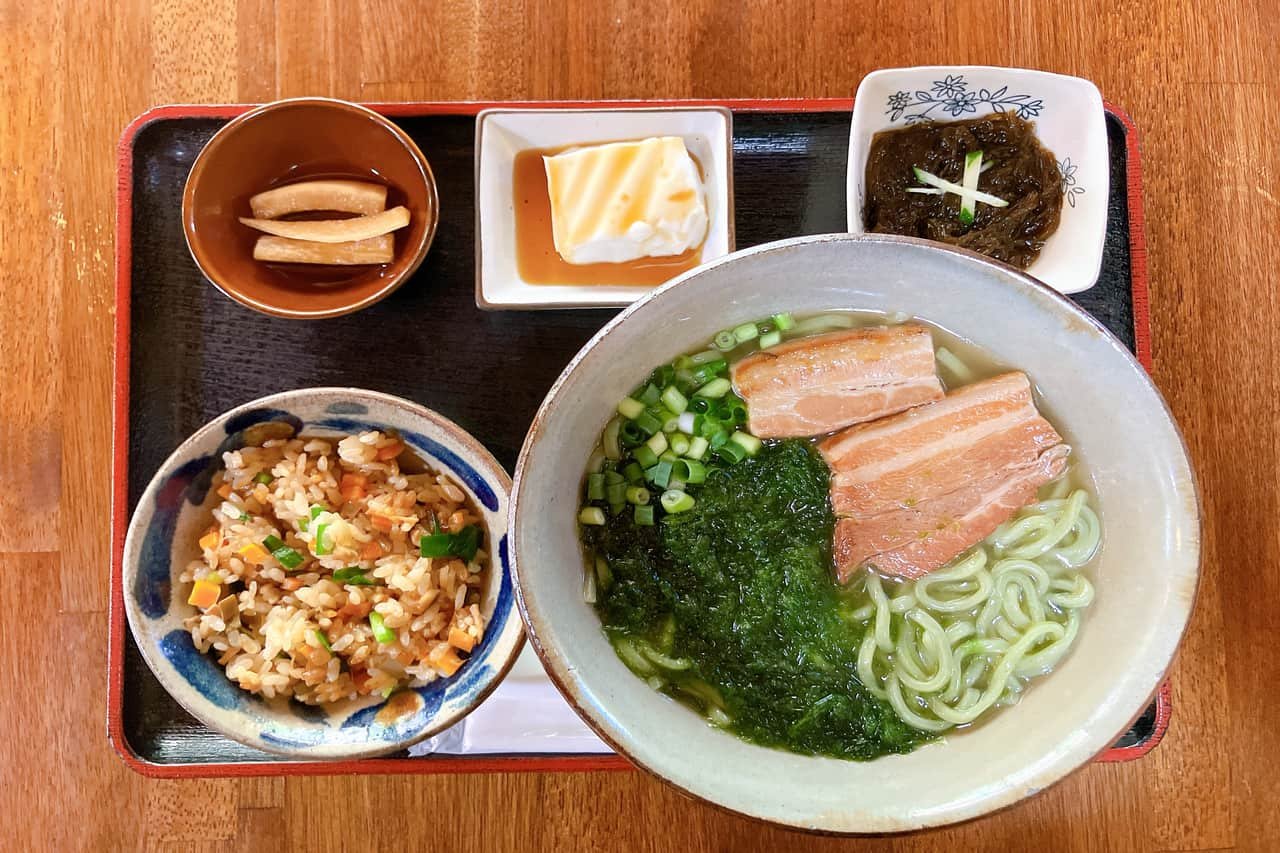 屋宜家 restaurant in 八重瀬町, Japan