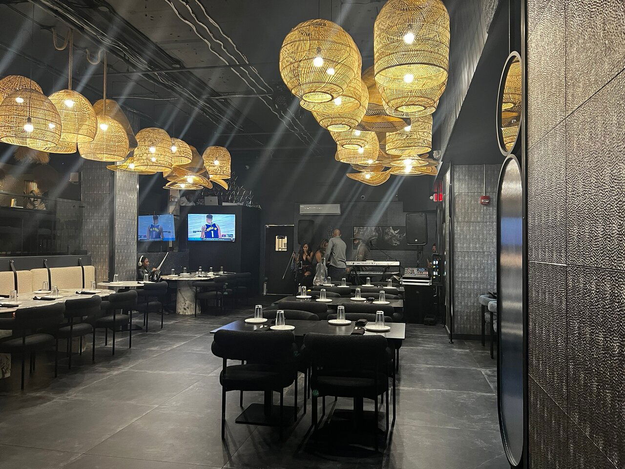 The Continent DC, Restaurant in Washington DC