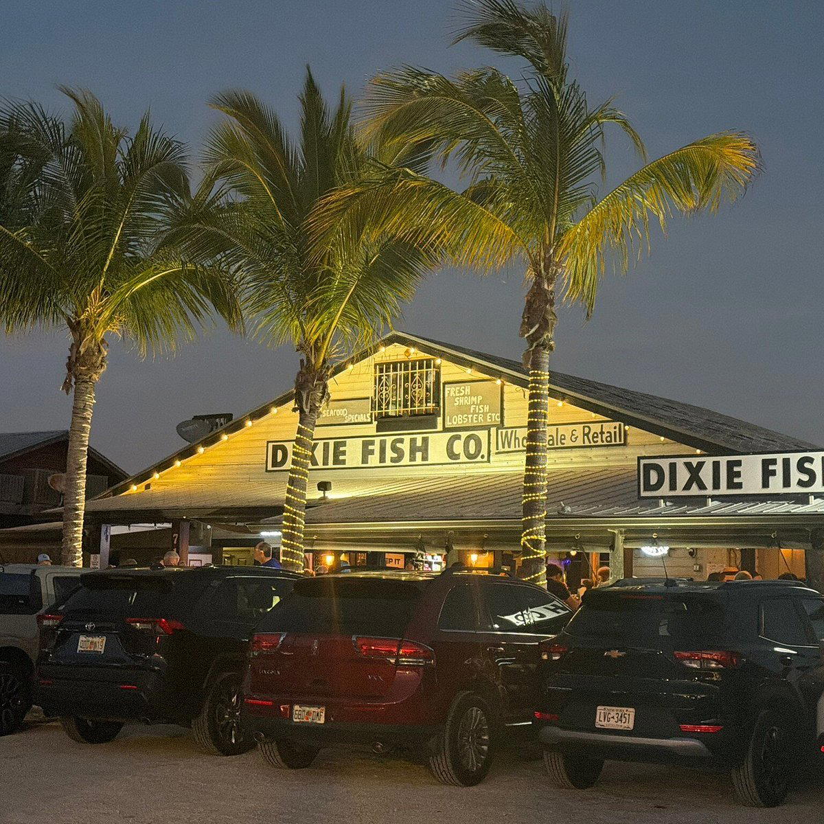 Dixie Fish Company restaurant in Fort Myers Beach