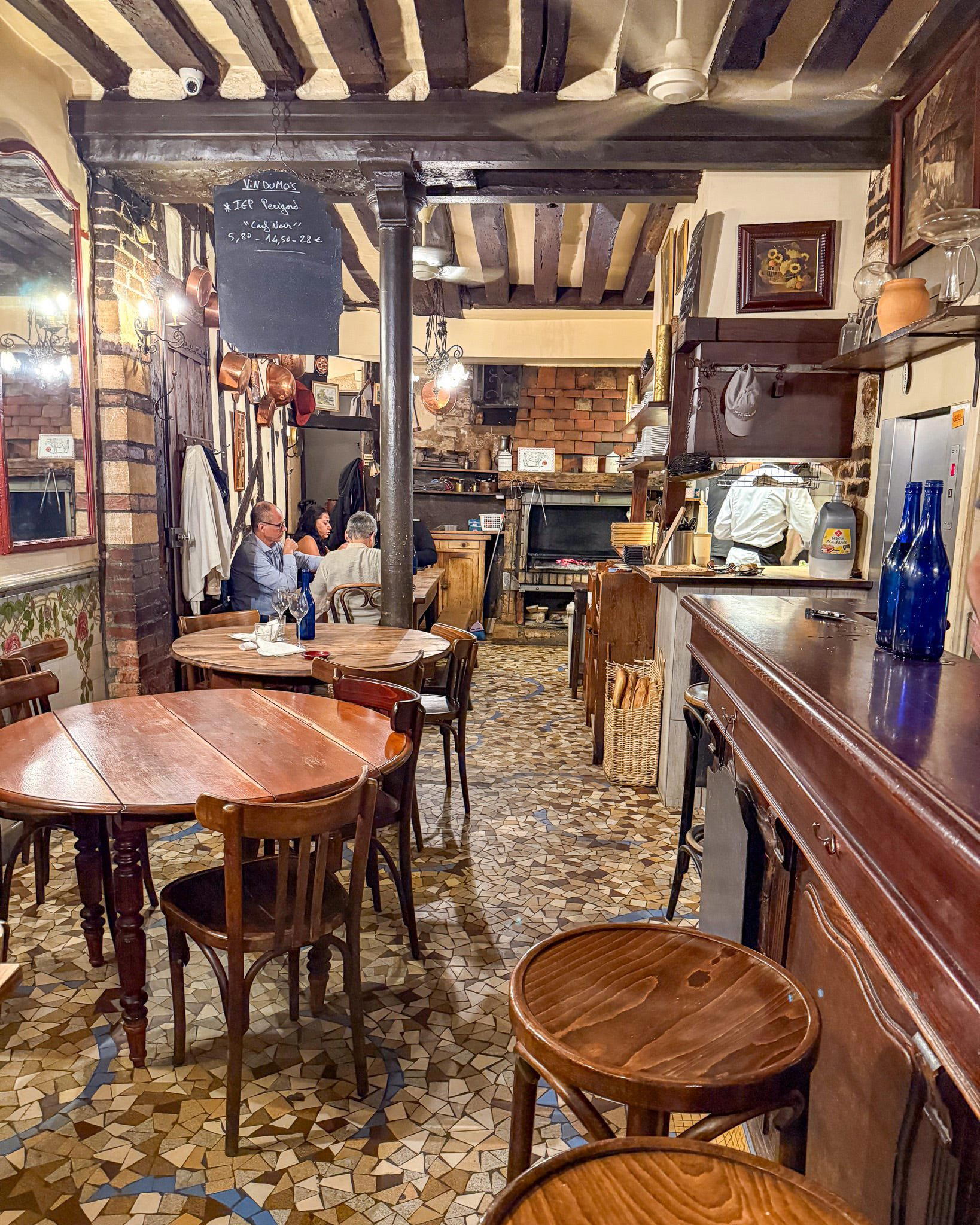 Robert et Louise restaurant in Paris, France