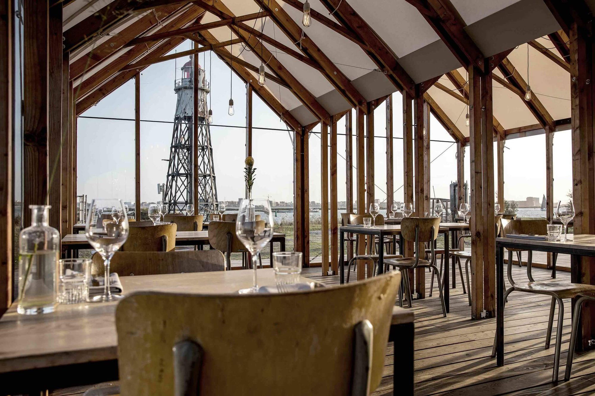 Vuurtoreneiland, Restaurant in Amsterdam