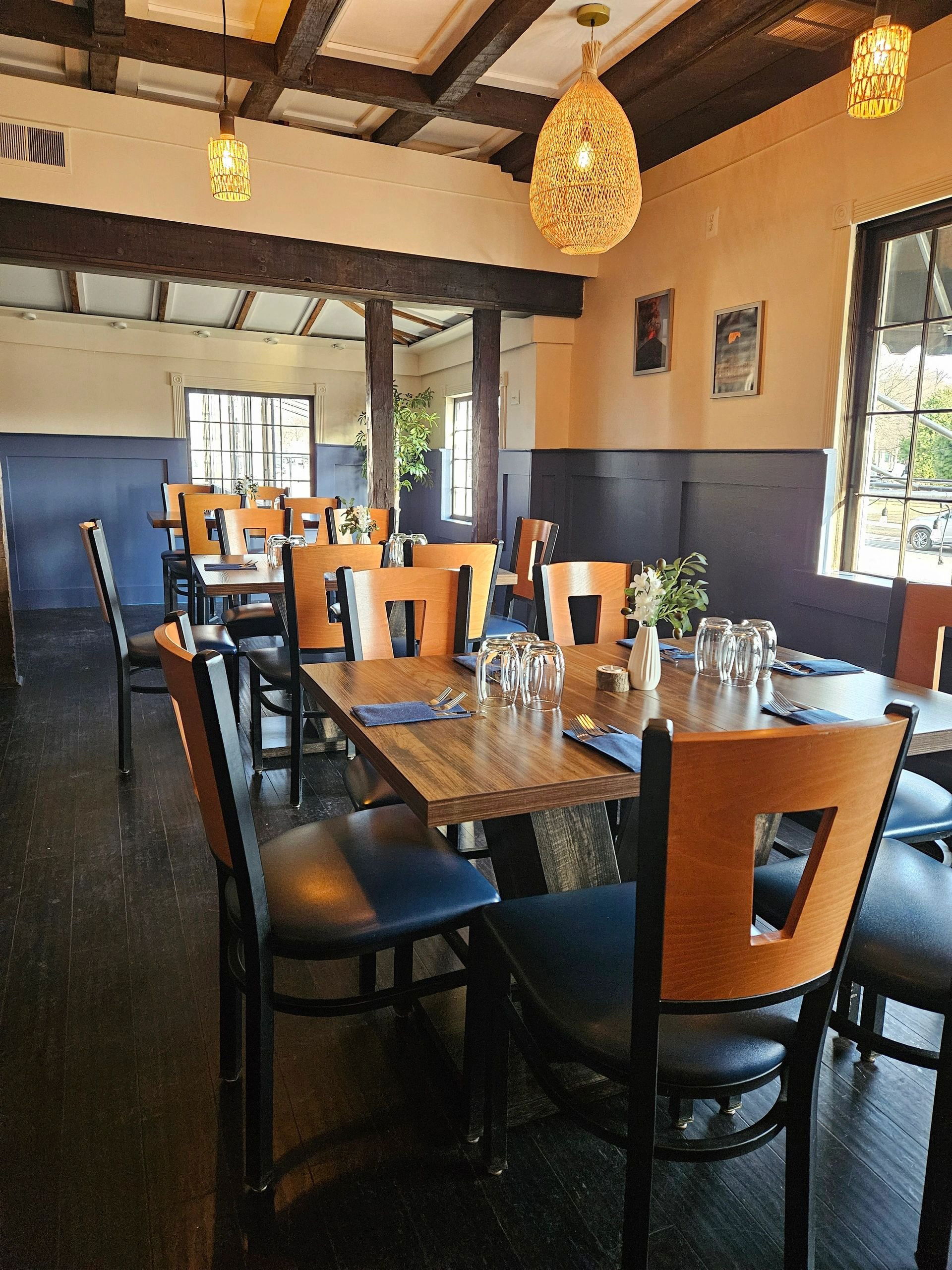 Blue Cave Italian, Restaurant in Lewiston