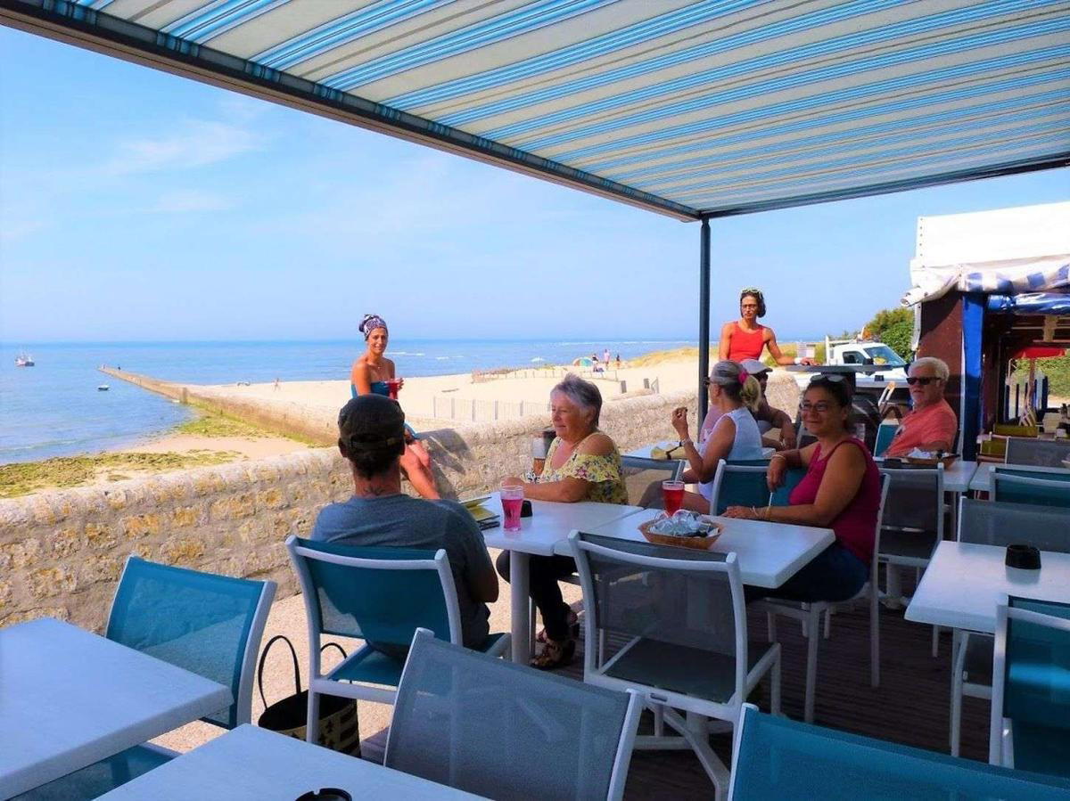 Aux Frères de la Côte restaurant in Ars En Re, France