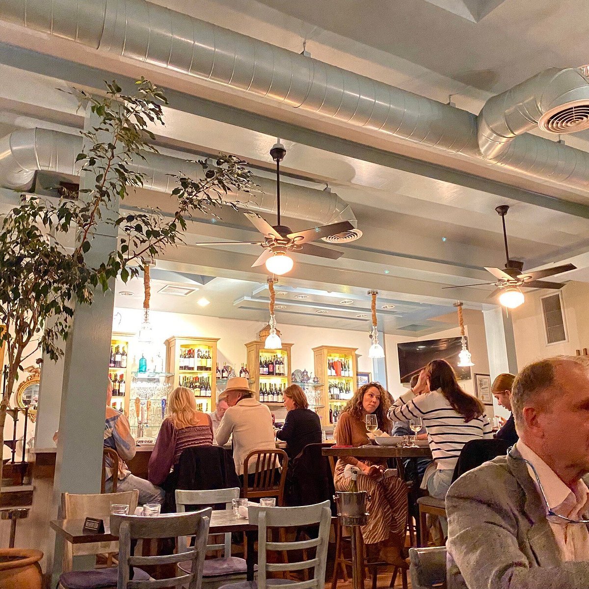 COMPAGNON Wine Bistro