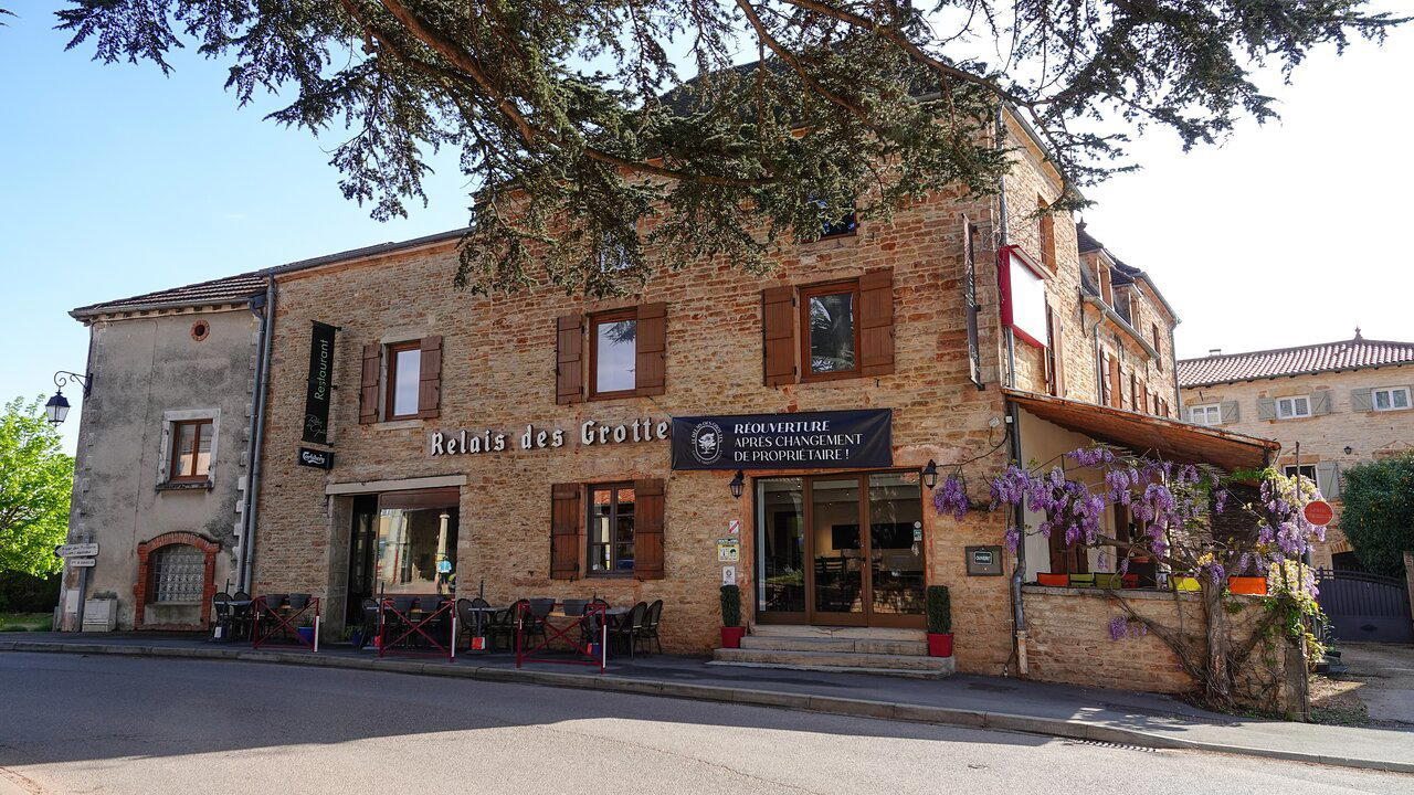 Le Relais des Grottes, Aze, France