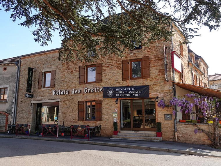 Le Relais des Grottes, Aze, France