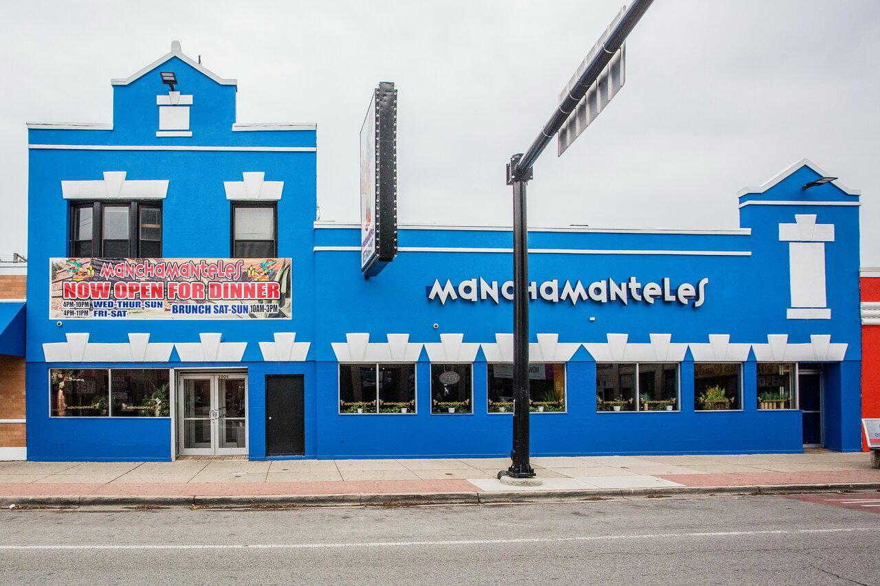 Manchamanteles restaurant in Chicago, United States