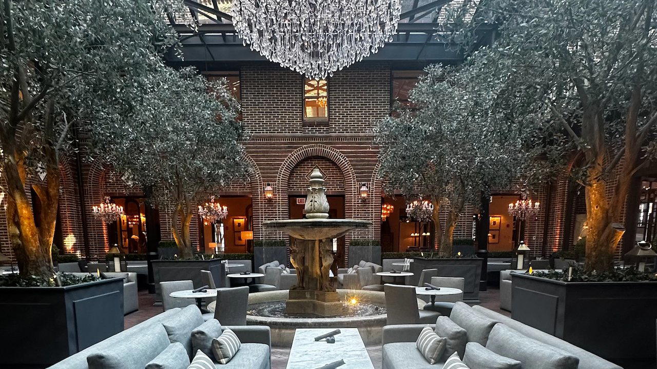3 Arts Club Cafe restaurant in Chicago, United States