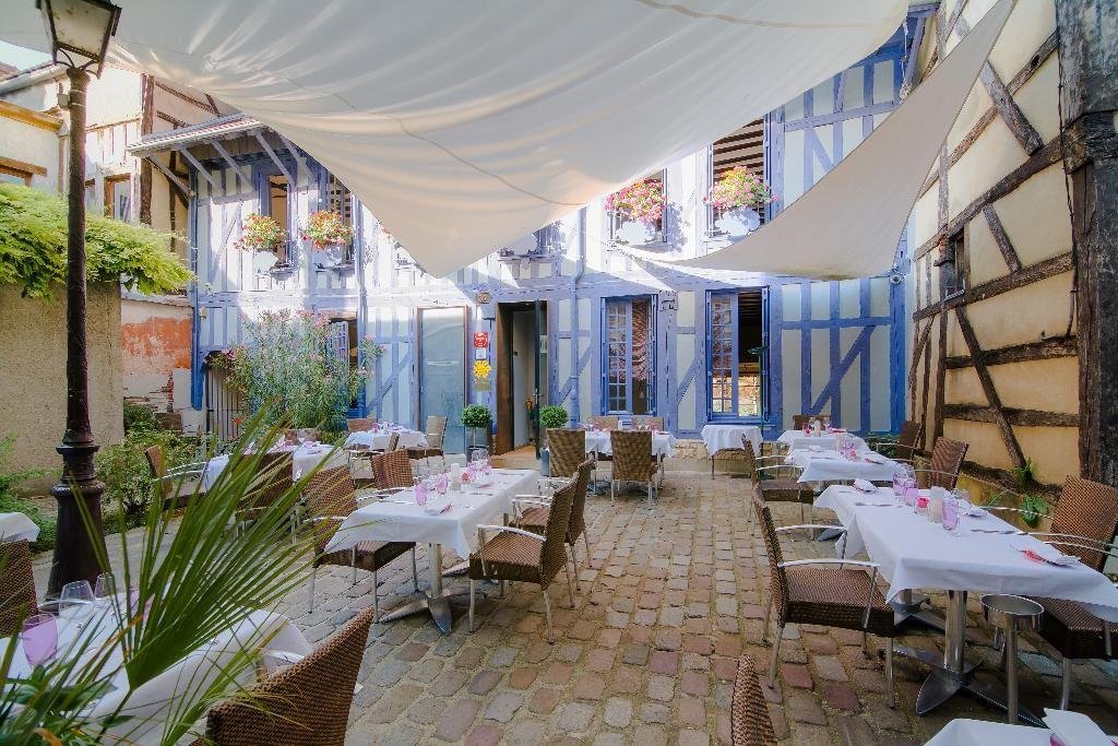 Le Valentino restaurant in Troyes, France